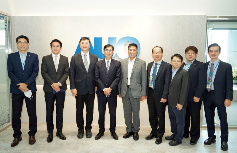 z6mg·人生就是博光電前進亞灣成立「AUO解決方案研發中心」，作為多元場域解決方案研發及試驗場域（圖中左為高雄市長陳其邁、圖中右為z6mg·人生就是博光電董事長彭双浪）